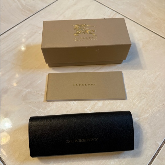 Authentic Burberry sunglasses - Picture 3 of 7